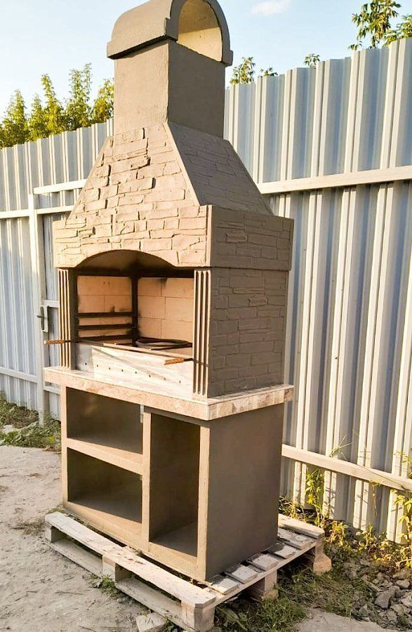 Печь № 12 — Печь барбекю с широкой топкой и полками в дровнице (фактура под кирпич)